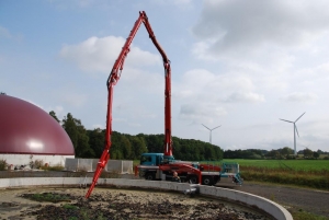 Agrar-Service-Grünhagen-GmbH-&-Co.-KG Güllemixer-im-Einsatz-auf-einer-Biogasanlage-11